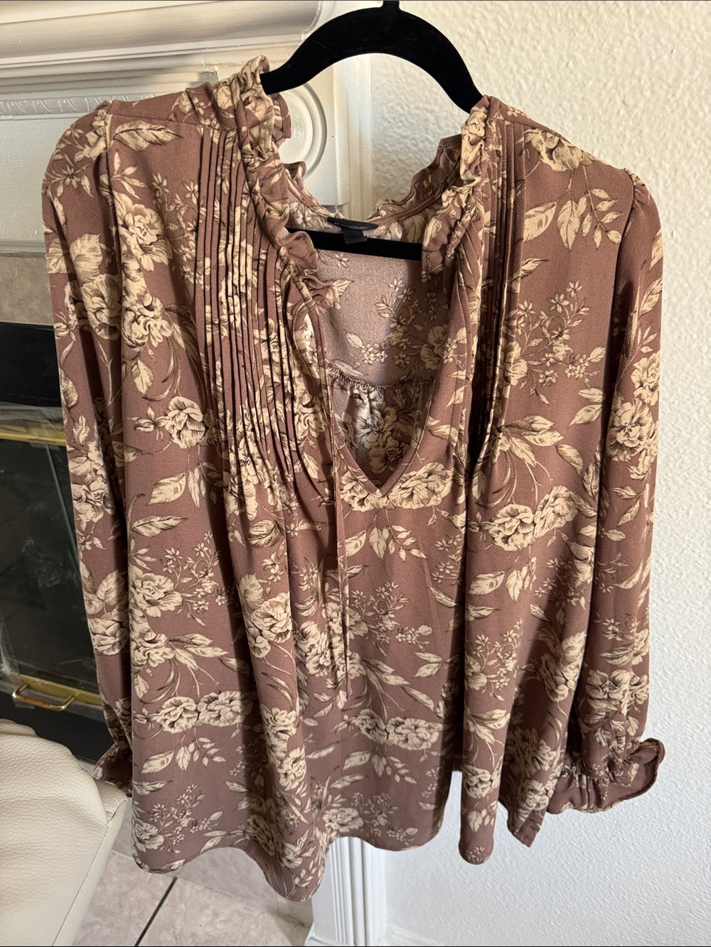 torrid size 2 Brown and Cream Floral Pintuck Peasant Blouse